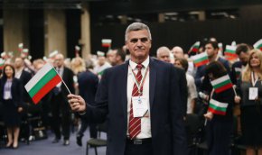Пътният строител, прокарал булевард през стадион във Варна Велико Желев помага на партията Български възход.