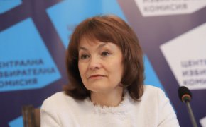 
“Може би трябва да се промени ИК в частта му със събирането на подписи за явяване на избори. ЦИК във времето назад е изразявала становище, че изискването да отпадне”, коментира още тя.
