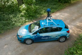 Google Street View отново ще мине по пътищата на България тази пролет. Не се изненадвайте, ако забележете емблематичните автомобили по шосетата у нас, през следващите седмици. От Силистра до Петрич и от Кърджали до Видин, тазгодишната обиколка включва над 50 населени места в България. Целта както винаги е да се осъвременят изображенията в приложението Google Maps.