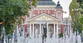 
Диана Добрева и Явор Гърдев остават щатни режисьори на Народен театър „Иван Вазов“.