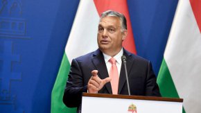 Закъсненията, които идват последователно от юли 2022 г., разочароваха някои страни в Европейския съюз, както и членове на опозиционните партии в Унгария.