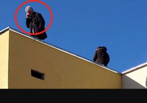 
Също така не е и архиктект, както известно време се представяше не само на официални срещи, но и беше изписван в документи на районната администрация.
Човекът просто няма никакво висше образование.