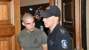 
Поредна смяна на съдия беляза делото срещу прокурорския син Васил Михайлов. Новата причина е, че определеният в момента докладчик заминава на стаж в Европейския съд по правата на човека (ЕСПЧ) в Страсбург.