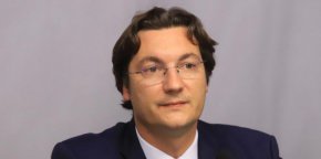 
По думите му той ще бъде назначаван за съдия ВКП временно. "Ще се определя по специален списък, предварително одобрен от общото събрание на наказателната колегия на ВКС измежду далите съгласие да присъстват в този списък", обясни той.
