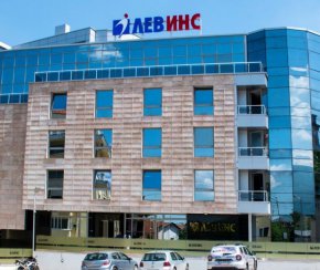 
По отношение на размера на иска, той напълно кореспондира с възможната щета, която некоректните внушения биха могли да нанесат на застрахователния сектор в България, финансовата система и в частност - на компанията.