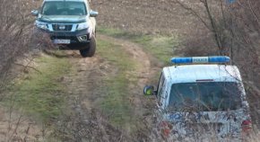
Журналистът от списание „Клуб Криле" Димитър Ставрев увери, че пътнически самолет не може да попадне в подобен свредел.  
