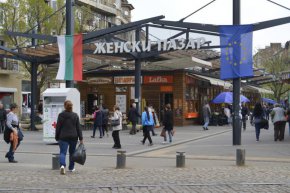 Със 17,5% втората позиция е за пазара „Красно село”, който води с малко пред пазара „Димитър Петков”, набрал 15,5%.