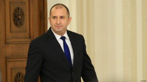 
Президентът не прояви симптоми на заболяването, но въпреки това реши да отмени участието си във форума.