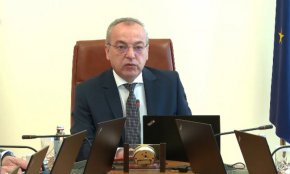 

Донев подчерта, че предшественикът на паравана - тъмната стаичка, никога не е предизвиквала смут и колебания при тълкуването ѝ. „Параванът е мобилната версия на тъмната стаичка и с него нещата стоят по същия начин”, допълни той.