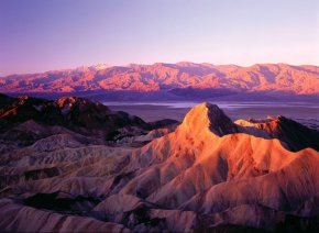Изгревът на слънцето в Zabriskie Point
