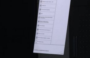 
Хартиената бюлетина ще е дълга около 60 см и ще бъде в два варианта - за гласуване у нас и в чужбина. Разликата се състои в това, че за вота в чужбина няма преференции. Машинната бюлетина е дълга около 20 см и ще трябва да бъде сгъната и пусната в прозрачна урна, върху която изрично ще е обозначено, че е за машинния вот.
