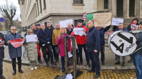  Това стана ясно на проведената от ЛЕВИЦАТА! акция под надслов "Да гилотинираме банковите такси и лихви".