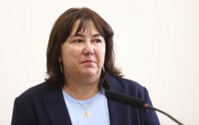 
"Циркулира между министерствата и ведомствата. Не мога да кажа точно откъде е изтекъл. Категорично мога да кажа, че не е изтекъл от Министерството на финансите, защото сме си направили вътрешните проверки".