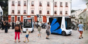 Новите амбиции в сектора на транспорта без шофьори обединяват усилията на регионалните организации: Университета в Тарту, Естонска авиационна академия, Научен парк Тарту, и множество компании, някои от тях са израснали директно от университета.