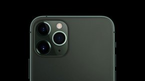 
    "iPhone-ите - край! Или ги изхвърлете, или ги дайте на децата. Всеки ще трябва да направи това през март."
