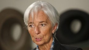 
“Коридорите на солидарност” с Украйна са много успешни, но голямото количество украинско зърно на европейския пазар се е отразило на цените, каза след срещата Урсула фон дер Лайен. Затова Брюксел ще подпомогне европейските земеделците, които трябва да се справят с пазарните последици от износа на украинското зърно.