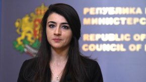 Блокирането на сумата е обезпечителна мярка, която е предвидена в закона. Тя е в размер на иска на Бориславова срещу фирмата на Слави заради нашумялата Песен за Лена. Напомняме, че СЕМ също се закани да наложи глоба от 3 до 20 хил. по казуса.

 