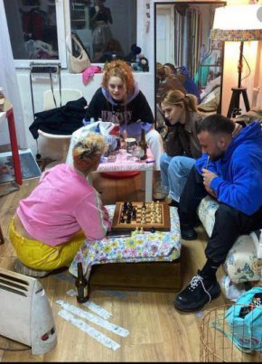 Трите момичета са много близки и често показват приключенията си в социалните мрежи.
