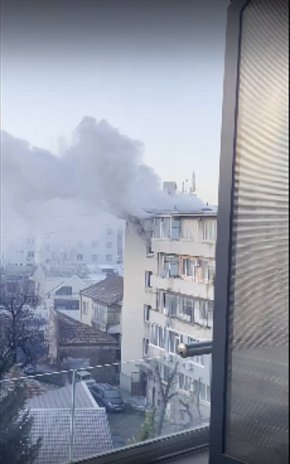 Пламъците са потушени. В момента на инцидента в кооперацията не е имало други хора, посочват от пожарната. 