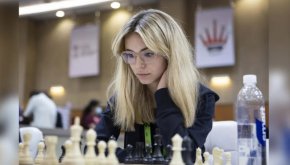 
"От възрастни мъже, които ми правеха комплименти на шахматни турнири, до получаване на DM-и от моите противници, в които се казваха неща като "Не можех да спра да те гледам" по време на шахматната ни партия.