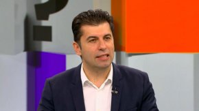 
Петков посочи, че неговата коалиция е готова да разговаря с всички, като ползва за основа на преговорите своята програма. По думите му, който откаже да я подкрепи и провали шанса да се състави редовно правителство, ще понесе тежко наказание от избирателите.