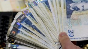 Въпросният политик от Царево подлуди целия град със своите жалби и сигнали по всякакъв повод и непрекъснато парадира с името на бившия премиер Кирил Петков и бившия вътрешен министър Бойко Рашков, използвайки ги като плашило срещу опонентите.
