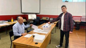 Българските граждани зад граница упражниха правото си на глас в 61 държави в 737 секции. Машинното гласуване е предвидено в 245 секции, като машини за гласуване са доставени в българските дипломатически и консулски представителства.

