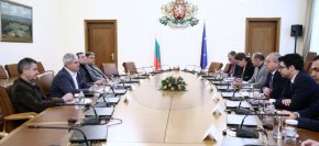 Гълъб Донев по време на срещата му в Министерския съвет с ръководствата на КНСБ и на КТ „Подкрепа“