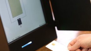 Резултатът на Левицата! например е точно на половината - 56 453 гласа, а Български възход на Стефан Янев получи 77 804 гласа. Бивши титуловани партии като НДСВ пък имат дестотократни разлики с не «подкрепям никого" при получени 6 759 гласа.
