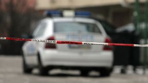 На място има засилено полицейско присъствие.