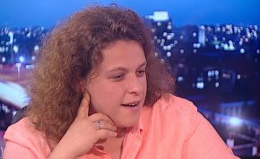 "Айде, бъдете така любезни, да кажете като пораснали хора какво предлагате (конкретно, а не пожелателно) и да спрем да се занимаваме с пъповете на кандидатите?", призова Паунова.