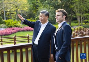 
Каква е ползата, написа потребител на Вейбо. "Той ще каже едно нещо, когато дойде тук, за да спечели икономически ползи, а след това ще направи друго, когато получи парите. Така е от десетилетия."

 