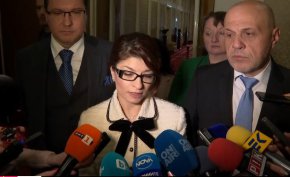 Няма окончателно решение за председателя на парламента. Това коментира Десислава Атанасова от ГЕРБ-СДС след среща с ПП-ДБ. Тя уточни, че се водят разговори не само за първия сред равни, но и за всички бъдещи законодателни инициативи.