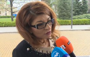 
    "Най-естествено е всички политически сили, които получат мандат за съставяне на правителство, да опитат да направят правителство", каза още Десислава Атанасова.