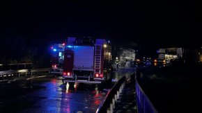 
При удара на единия турски камион му се е спукал резервоара, а от теча на гориво се е възпламенил. Превозвал е сухи подправки. Вторият тир няма сериозни щети. Като по чудо няма жертви и пострадали. На място незабавно пристигнали екипи на полицията и пожарната, а Проходът на Републиката бил затворен за движение.

 