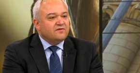 "Можем да влезем в Шенген и със служебно, и с редовно правителство, стига НС да си свърши работата. Това, което се искаше от нас като институция, от МРВ, отдавна е свършено", коментира още Демерджиев след въпрос от журналисти.
