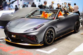 
На автомобилното изложение в Шанхай Neta представи три версии на своя Neta GT - кабриолета GT Speedster, състезателния GT Performance и оригиналния Neta GT. Първите две имаха само публичен дебют, без да бъдат представени много подробности, но последната - Neta GT - беше представена официално и беше разкрита нейната цена - 178 800 - 226 800 юана (25 900 - 32 900 USD).
