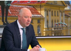 Началото на политическата седмица вещае интересни събития. Забелязваме едно известно втвърдяване на разговорите. Такива крайни твърдения „няма с този мандат или с участието на ГЕРБ” – би трябвало да се правят, след като мине лидерска среща. Такава трябва да има и това е най-естественото в тази политическа ситуация. Това заяви в студиото на „Здравей, България” председателят на Народното събрание Росен Желязков в коментар на въпрос какви са възможностите за съставяне на кабинет.