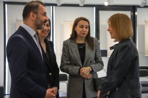 Заедно с новия директор на ОП Туризъм Людмил Пелов, тя говори с екипа на най-голямата авиокомпания в Европа, която свързва София с най-голямото летище в Европа, турските авиолинии да помогнат и с повече информация за милонния ни град