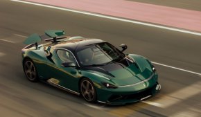 

Pininfarina е провела тестове за ускорение на Battista на тестовата писта Нардо в Италия. Други заявени данни включват ускорение от 0 до 193 в час за 4,49 секунди и максимална скорост от 349 км в час. Твърди се също, че Battista спира от 99.78  в час само за 101,7 метра.