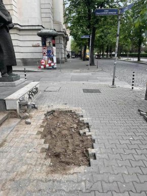   Еврохолд копае