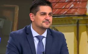 "Неудобен съм, защото разкрих най-пряката връзка между ГЕРБ и ДПС и Радев и тя е в Министерство на младежта и спорта", обясни Василев.

