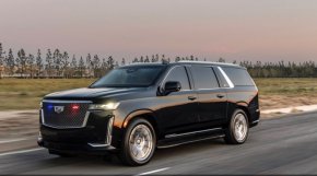 
Бронята и луксозните функции вероятно добавят много тегло, но Quality Coachworks не посочва никакви подобрения на задвижването или шасито.