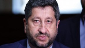  “Смятам, че разговорите за това да се намери решение в рамките на предварително известните ни ограничения - да не подкрепим първия, трябва да продължат”, заяви Христо Иванов.
