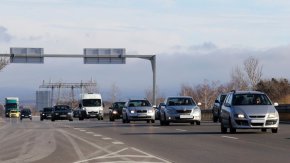     "Само в Полша и Германия ограничението е 140 км/ч, в другите държави от ЕС е 120 - 130, така че при спазване на правилата не считам, че ще доведе до сериозни задръствания."