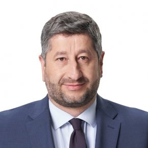 
В отговор на въпрос на БНР Христо Иванов категорично изключи възможността такова правителство да бъде излъчено с първия мандат.

 