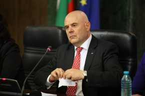 
По думите му трябва да даде показания за търговия с влияние.
