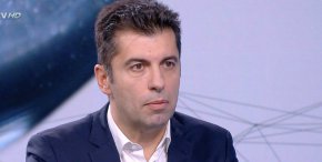 
По думите на Петков ще продължават да бъдат непреклонни към всеки, който се опита да открадне и един лев от публичните средства, независимо дали този министър е от ПП или която и да е друга партия.