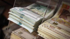 
Тъй като вече е почти практически невъзможно да се приеме изцяло нов бюджет за годината, най-вероятната хипотеза е депутатите да гласуват ново удължаване на бюджета за миналата година.

