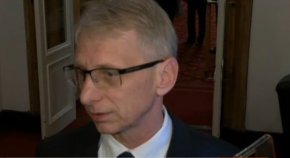
На излизане от председателският съвет днес съпредседателят на Демократична България Атанас Атанасов коментира, че ще бъде направено всичко възможно, за да бъде съставено редовно правителство.
